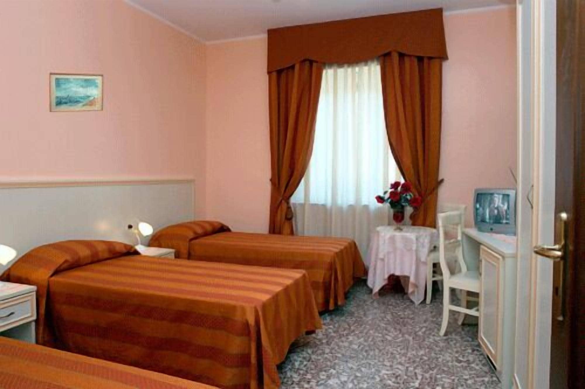 Hotel Vittoriano Торино Екстериор снимка