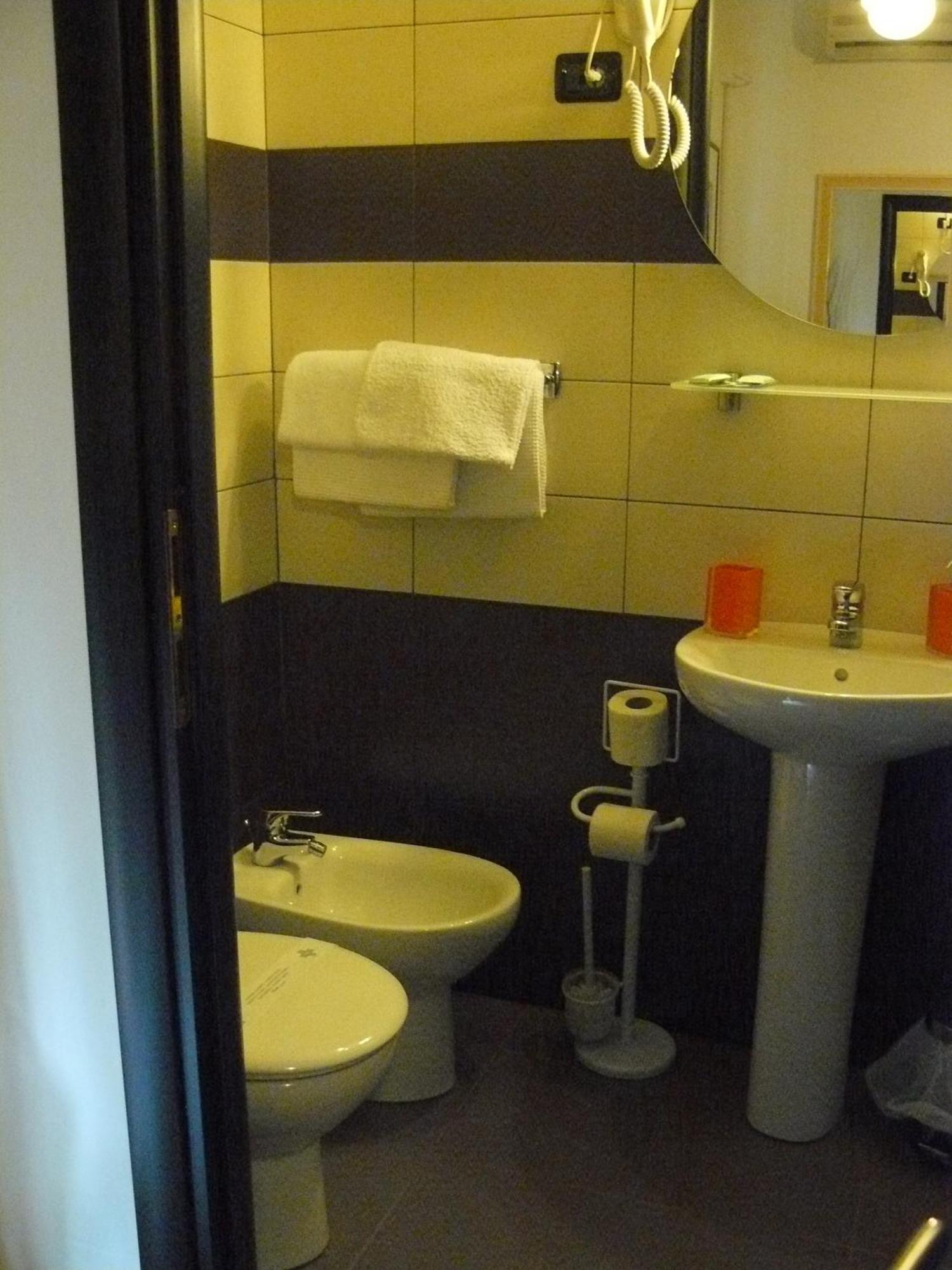 Hotel Vittoriano Торино Екстериор снимка